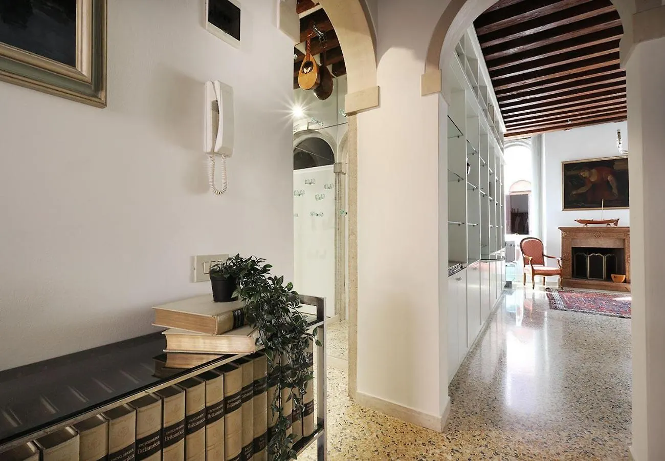 Casa Del Mandolino - Cozy Apt Near The Station! Venedig