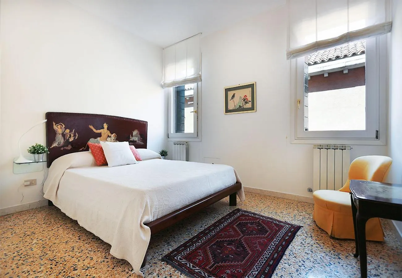 Apartment Casa Del Mandolino - Cozy Apt Near The Station! Venedig Italien