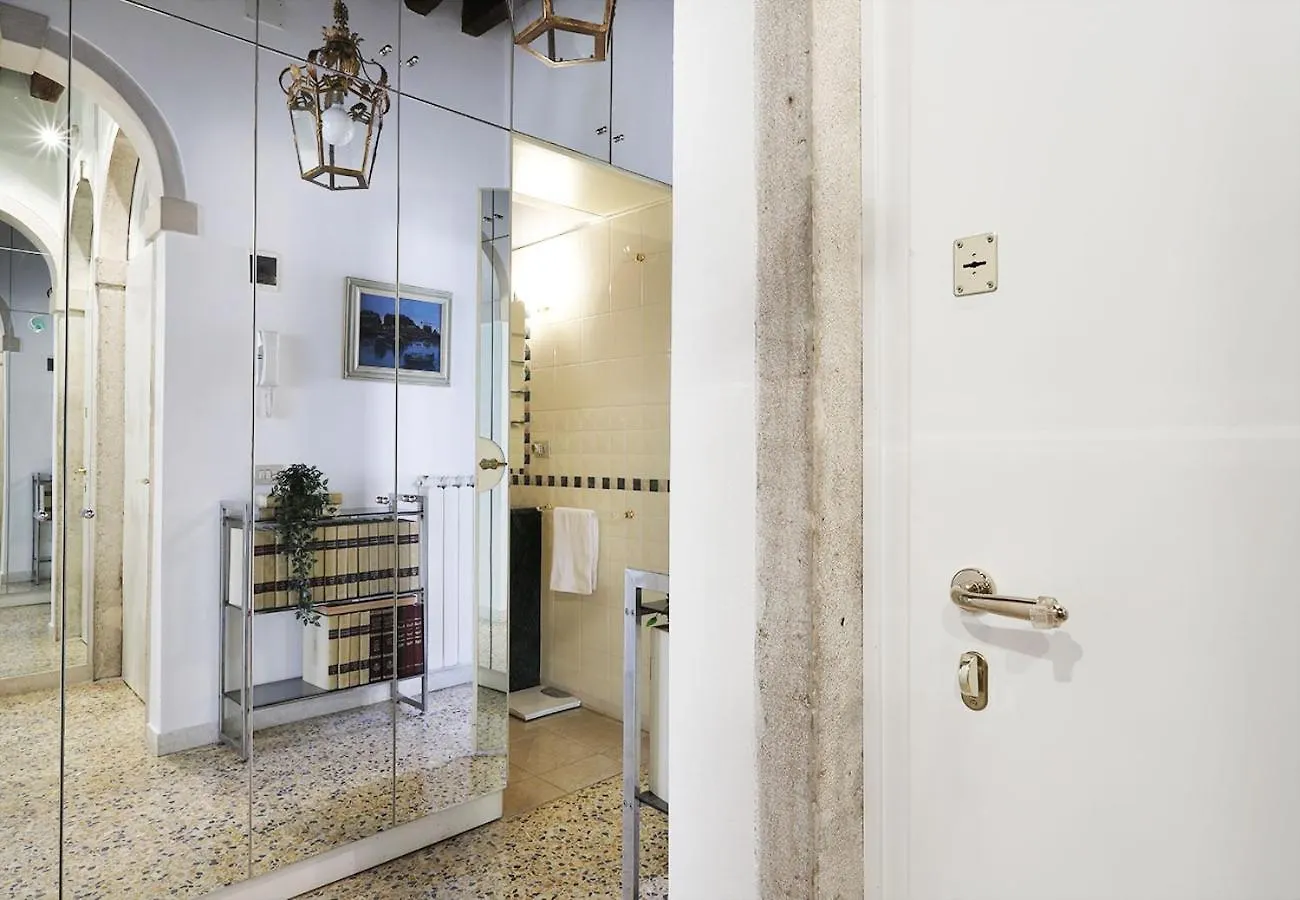 Casa Del Mandolino - Cozy Apt Near The Station! Venedig