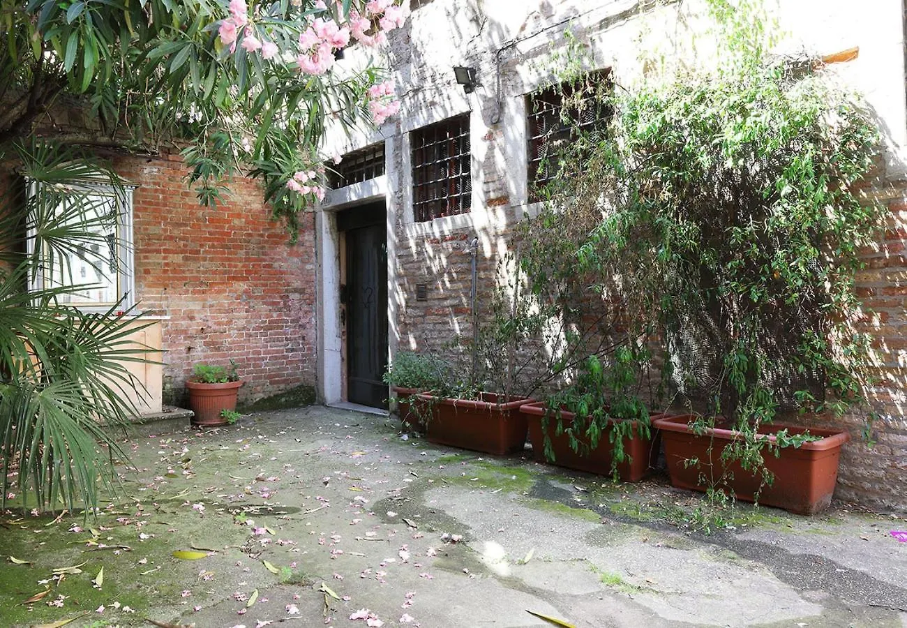 Apartment Casa Del Mandolino - Cozy Apt Near The Station! Venedig
