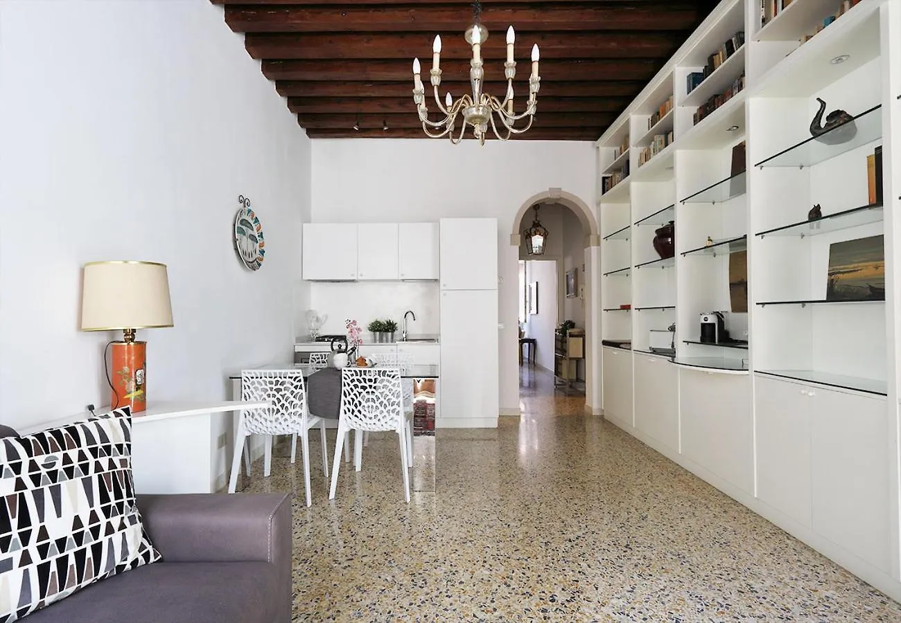 Casa Del Mandolino - Cozy Apt Near The Station! Venedig 0*,  Italien